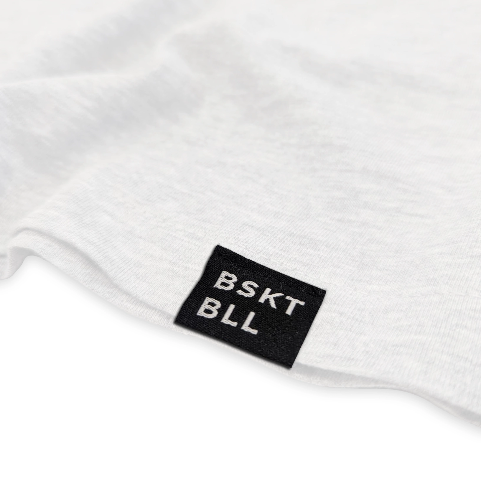 tag_wht_t-shirt.webp